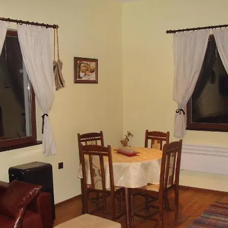 Omaya فيلة مادارا